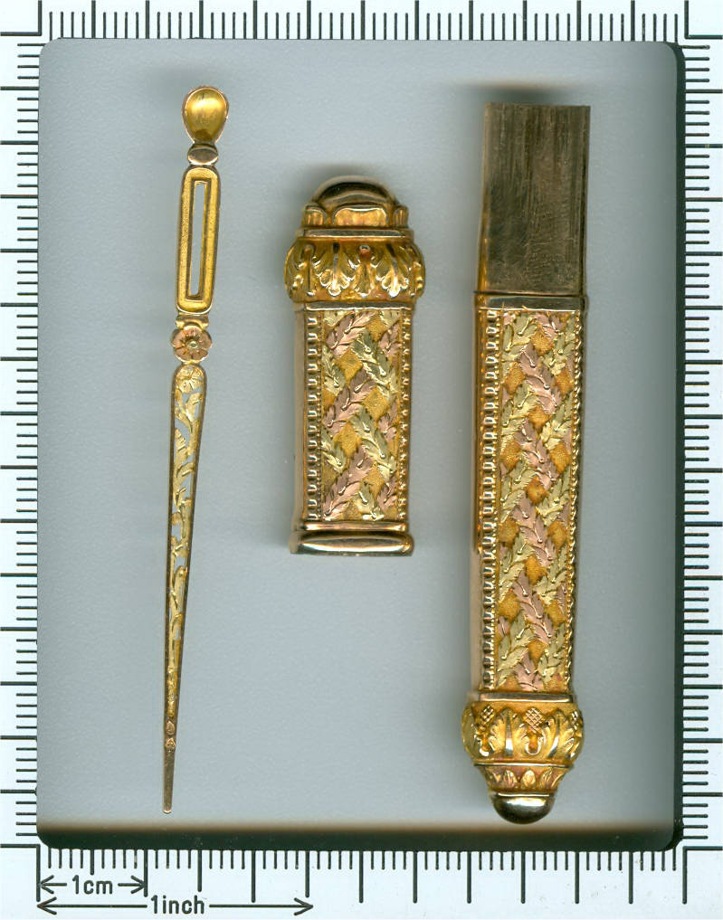 Impressive gold French pre-Victorian needle case with original needle (image 15 of 15)